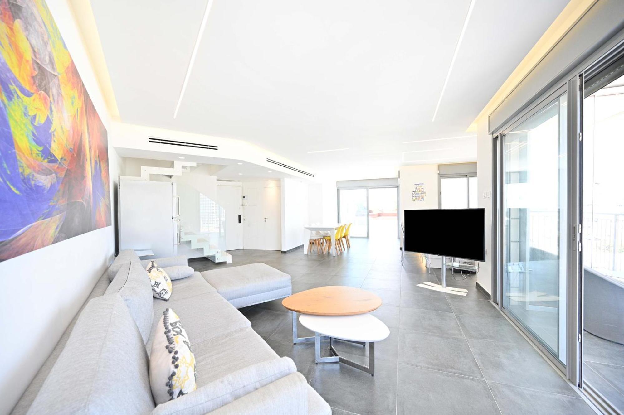 Apartment Modern Sky Penthouse 3br With Parking By Holyguest *